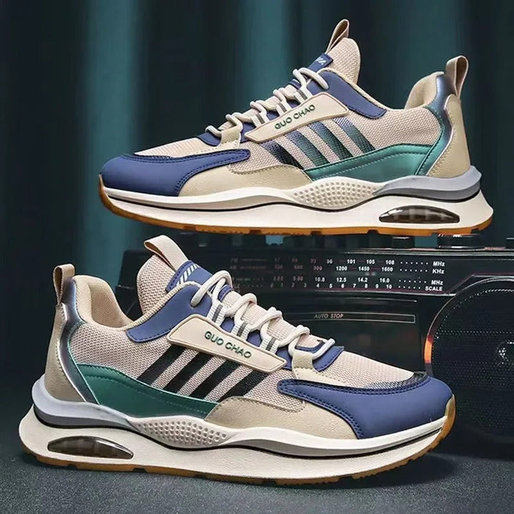 "Herr Retro Sneakers i tidlös sporty design, perfekta för alla säsonger med komfortabel passform för vardagsbruk."