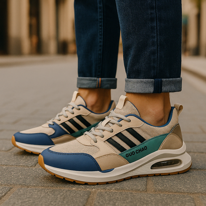 "Herr Retro Sneakers i tidlös sporty design, perfekta för alla säsonger med komfortabel passform för vardagsbruk."