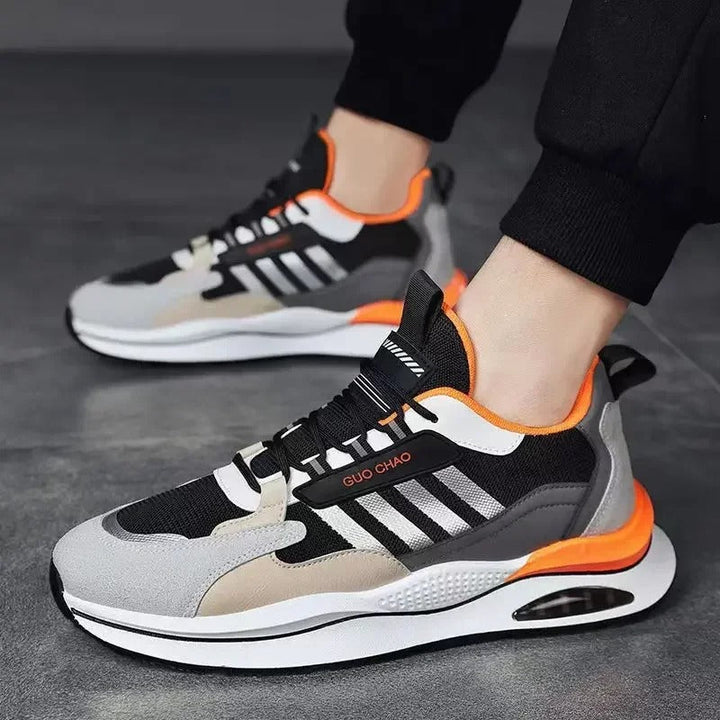 "Herr Retro Sneakers i tidlös sporty design, perfekta för alla säsonger med komfortabel passform för vardagsbruk."