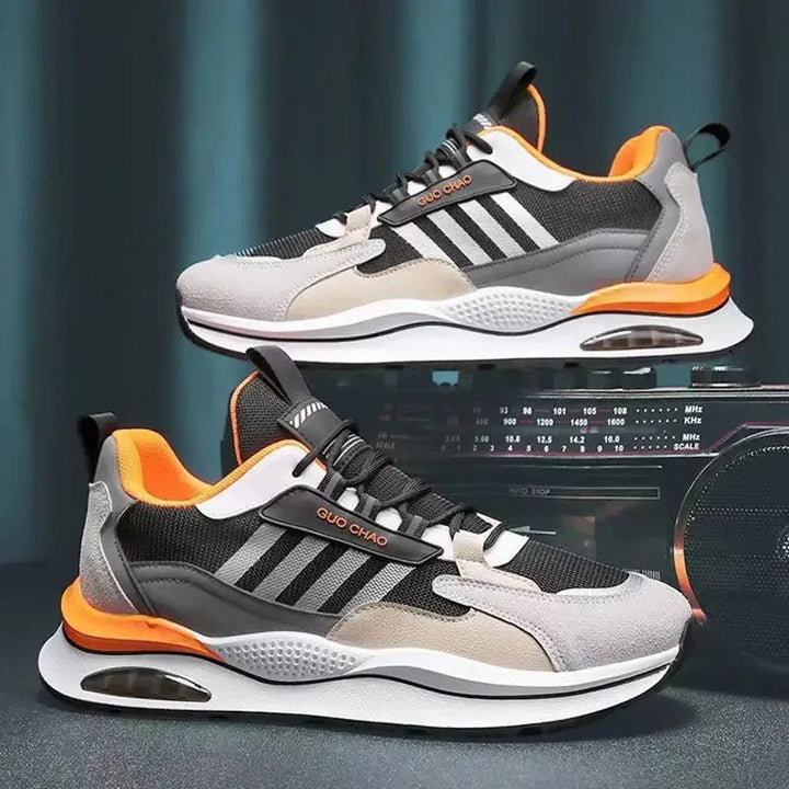 "Herr Retro Sneakers i tidlös sporty design, perfekta för alla säsonger med komfortabel passform för vardagsbruk."