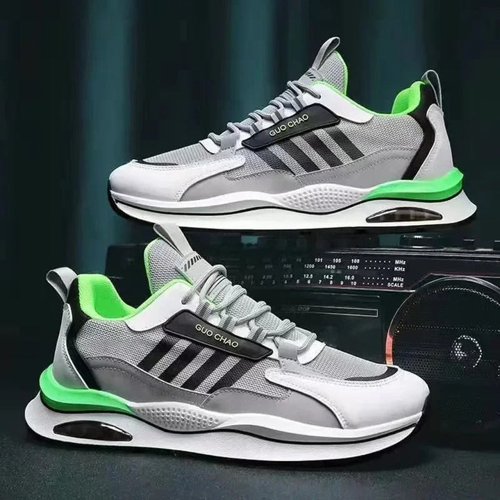 "Herr Retro Sneakers i tidlös sporty design, perfekta för alla säsonger med komfortabel passform för vardagsbruk."