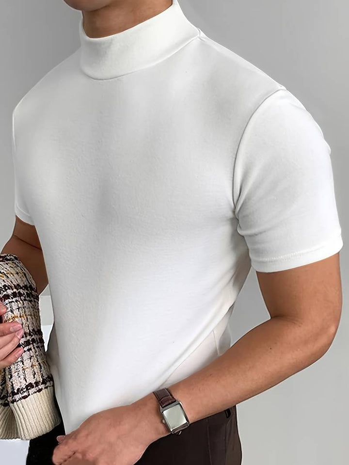 "Herr T-shirt hög krage i bomull, svart eller vit, stilren och mångsidig design, perfekt för både vardag och speciella tillfä