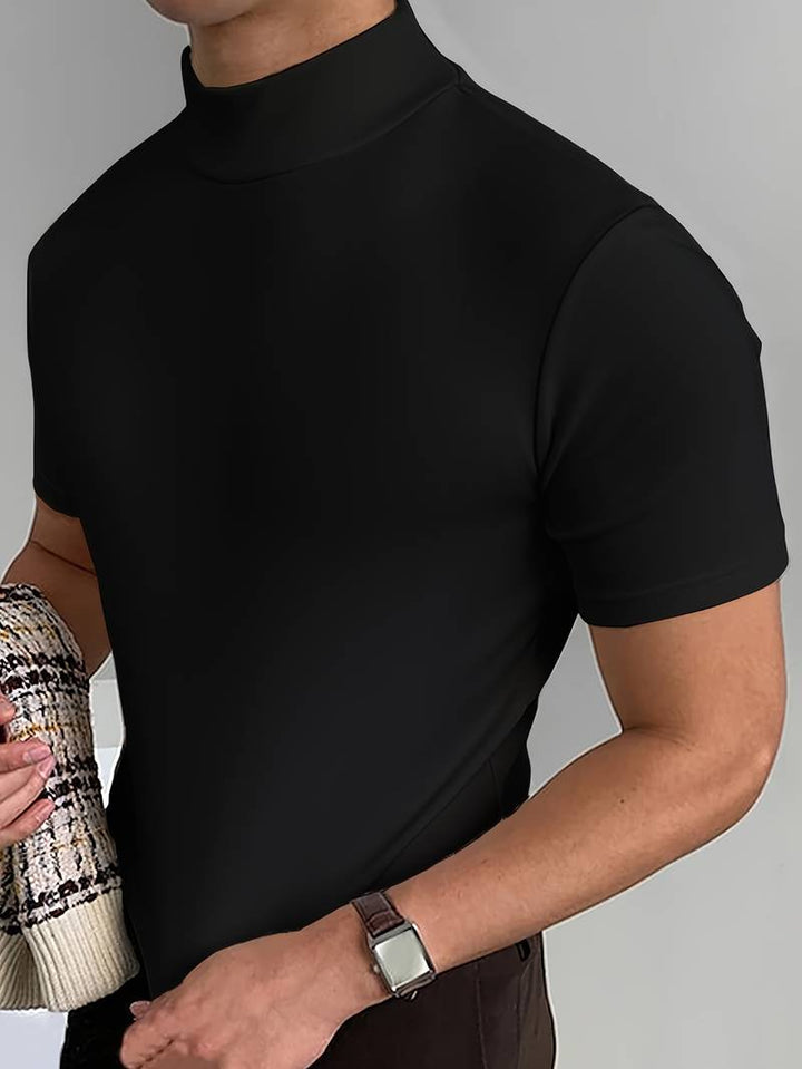 "Herr T-shirt hög krage i bomull, svart eller vit, stilren och mångsidig design, perfekt för både vardag och speciella tillfä