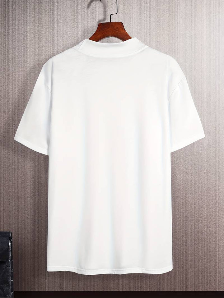 "Herr T-shirt hög krage i bomull, svart eller vit, stilren och mångsidig design, perfekt för både vardag och speciella tillfä