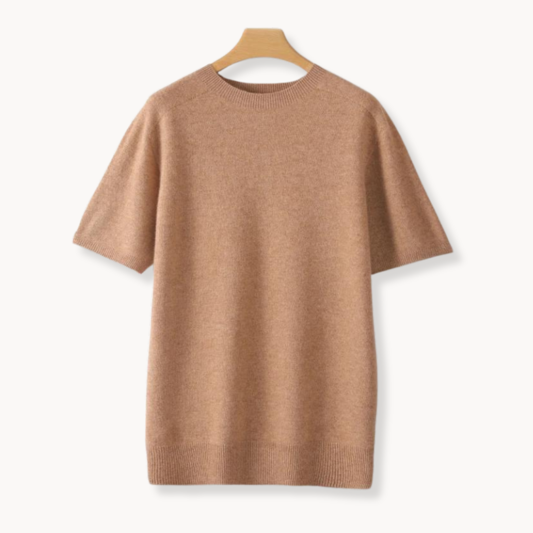 "Herr T-shirt i minimalistisk design, beige färg, rund hals, kort ärm, stilren och mångsidig för modern gentleman."