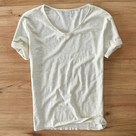 "Herr V-ringad T-shirt Slim Fit, kortärmad i mjukt bomullsmaterial, perfekt för både casual och uppklädda stilar."