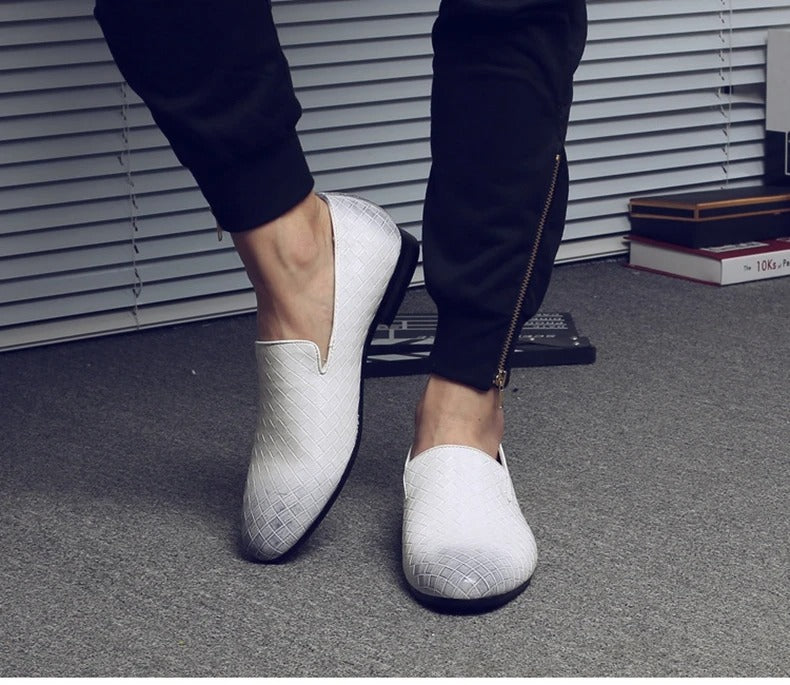 "Herr Woven Loafers i vävd PU-läder, sofistikerad slip-on design med komfort och elegant tidlös modern stil."