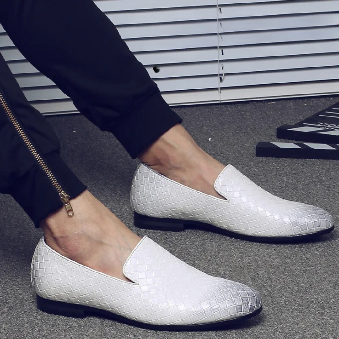 "Herr Woven Loafers i vävd PU-läder, sofistikerad slip-on design med komfort och elegant tidlös modern stil."