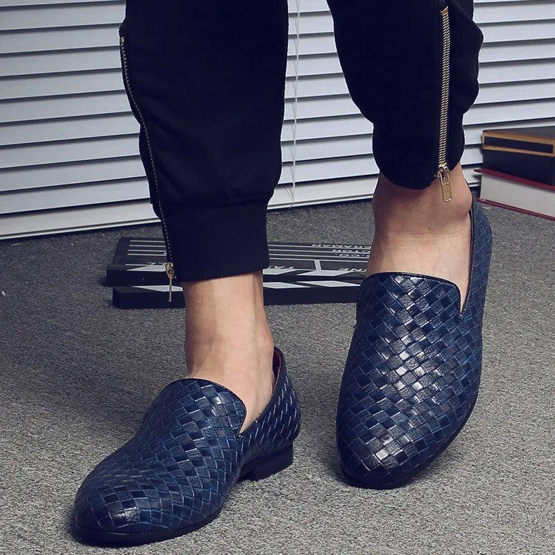 "Herr Woven Loafers i vävd PU-läder, sofistikerad slip-on design med komfort och elegant tidlös modern stil."