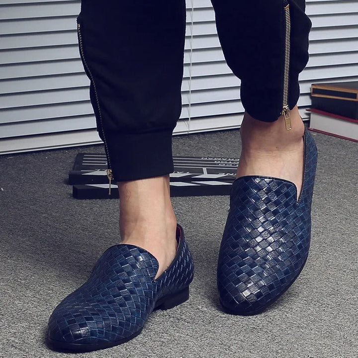 "Herr Woven Loafers i vävd PU-läder, sofistikerad slip-on design med komfort och elegant tidlös modern stil."