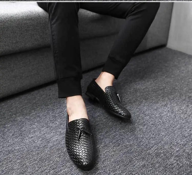 "Herr Woven Loafers i vävd PU-läder, sofistikerad slip-on design med komfort och elegant tidlös modern stil."
