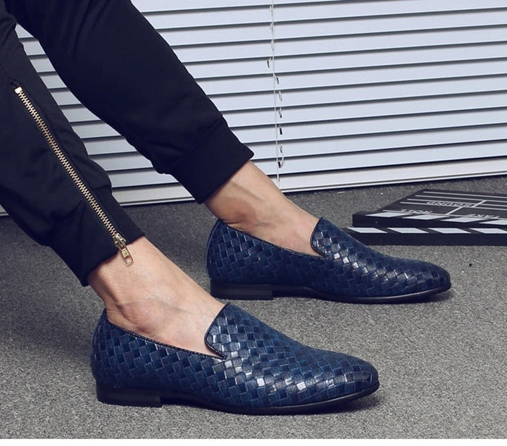 "Herr Woven Loafers i vävd PU-läder, sofistikerad slip-on design med komfort och elegant tidlös modern stil."