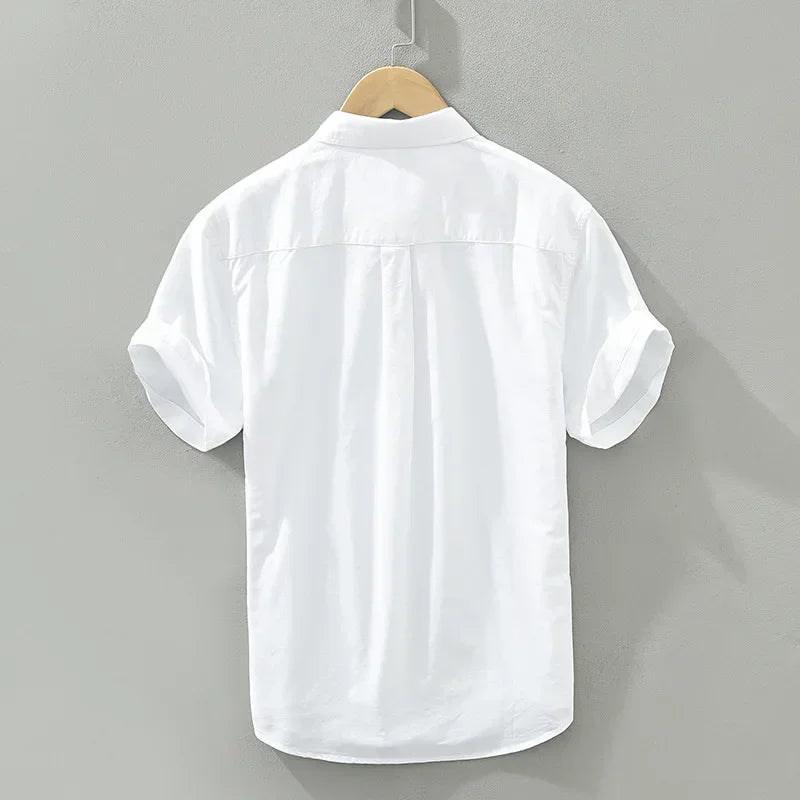Herr andningsbar kortärmad bomullsskjorta med klassisk design, perfekt för varma sommardagar och avslappnade tillfällen.