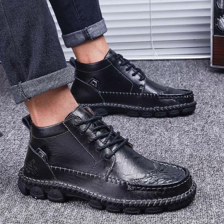 Herr ankelstövlar med snörning, robust sula. Stilren design, svart läder, idealisk för både casual och formella stilar.