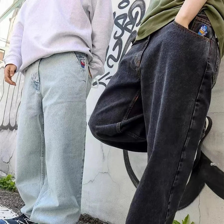 "Herr baggy jeans i svart denim, vida ben, avslappnad stil, framsida."
