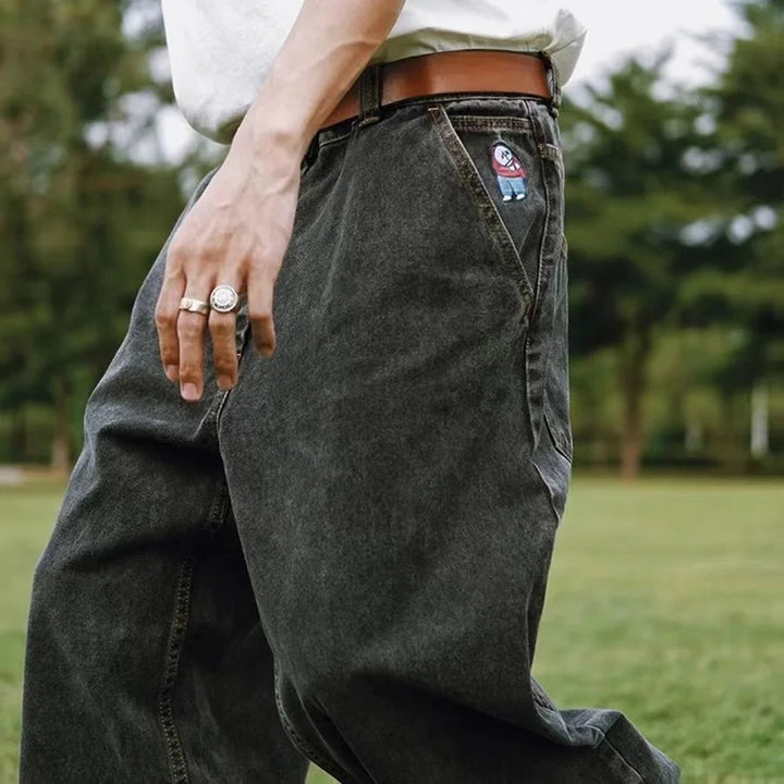"Herr baggy jeans i svart denim, vida ben, avslappnad stil, framsida."