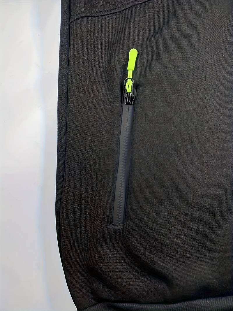 "Herr casual hoodie med bekväm passform, stilrena detaljer och huvudficka. Perfekt för träning och vardaglig stil."