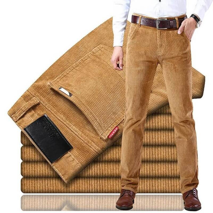 "Herr corduroy jeans i klassisk stil, flera färger, traditionell look med unik textur, framifrån vy."