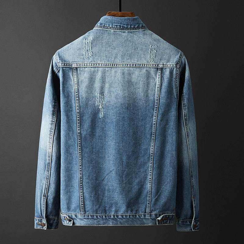 "Herr jeansjacka med skräddarsydd passform, kontrastpiping och modern design, framifrån"