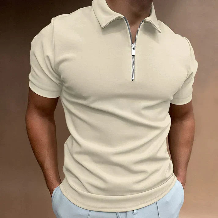 "Herr klassisk kortärmad polo skjorta i bomull, framsida, i en elegant och tidlös design, perfekt för sommardagar."