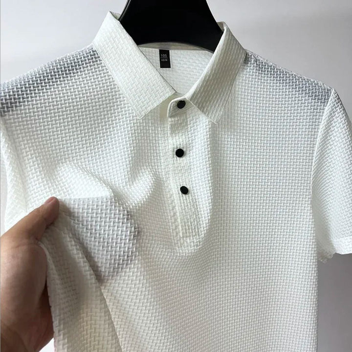 "Herr kortärmad andningsbar polo T-shirt i grått, framifrån med klassisk krage och tre-knapps placket."
