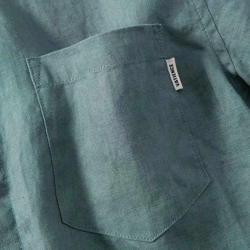 Herr kortärmad linne skjorta, sommalegans, stilren design, ljusblå färg, sval och bekväm, perfekt för varma dagar.