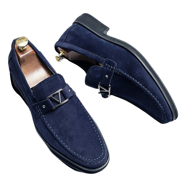 "Herr loafers i fuskmocka med dekorativt spänne, tidlös design, lyxig stil och komfort för alla tillfällen."