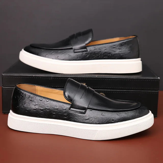 Herr loafers i ormläder med munkbindning, eleganta och lyxiga med retro brittisk stil, perfekta för alla tillfällen.