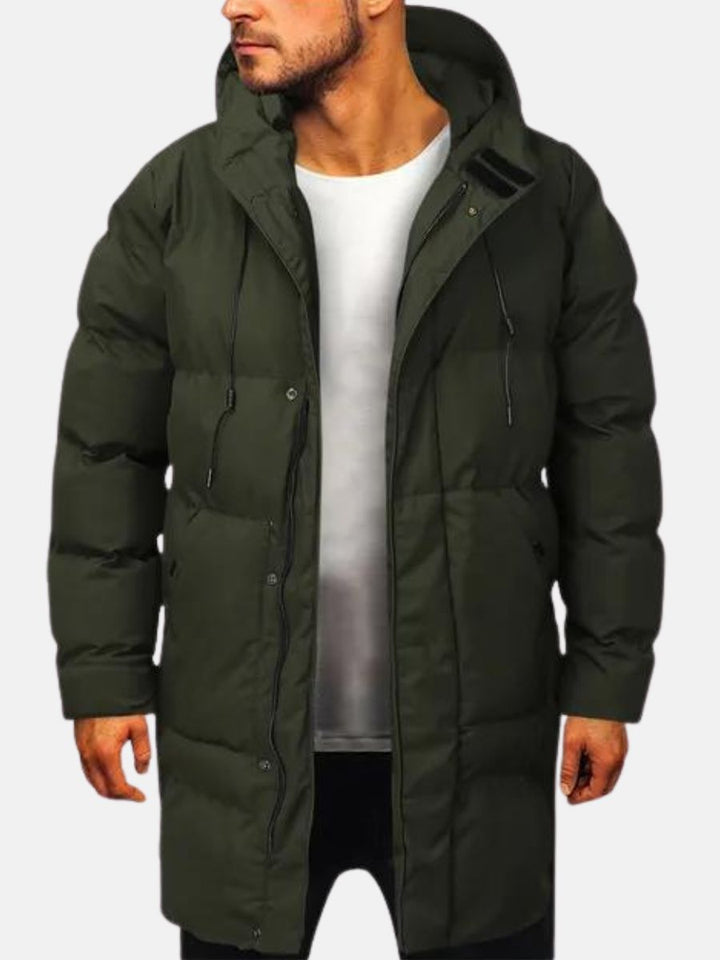 "Herr parka jacka i stilren vinterstil med minimalistisk design, isolerande och bekväm för kalla dagar."