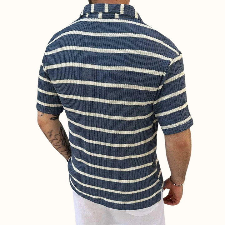 "Herr polo skjorta med Johnny-krage och luftiga ränder, i mjuk bomull med skräddarsydd passform, för elegant vardagsstil."