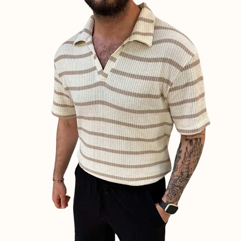 "Herr polo skjorta med Johnny-krage och luftiga ränder, i mjuk bomull med skräddarsydd passform, för elegant vardagsstil."