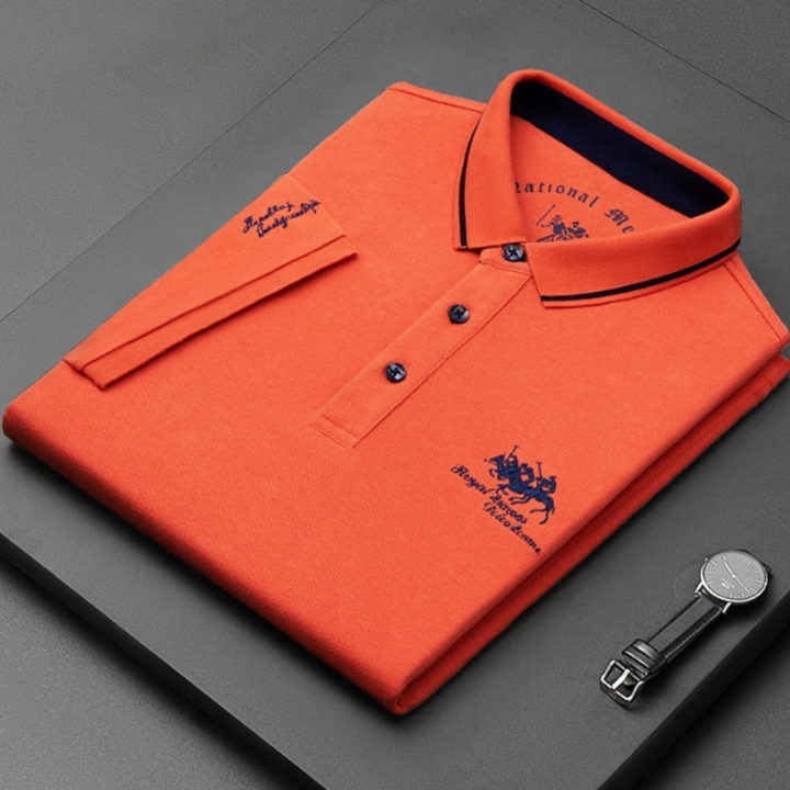 "Herr poloshirt med klassisk krage, stilren design i blå nyans. Perfekt för vardag och semi-formella tillfällen."