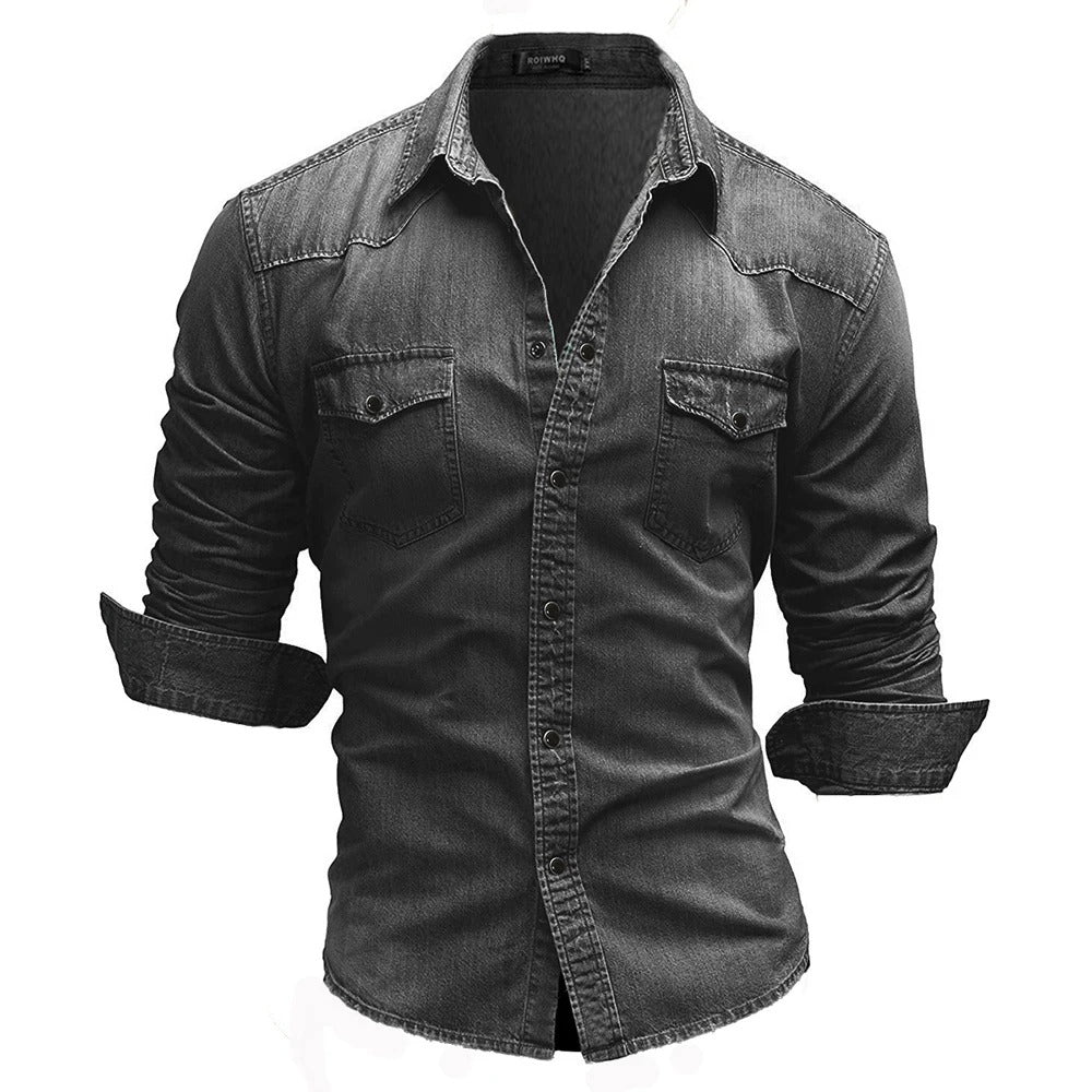 "Herr retro denim skjorta med button-down design i ljusblå. Elegant och mångsidig för casual och formella tillfällen."