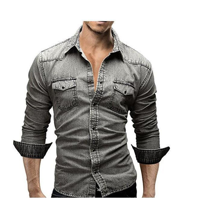 "Herr retro denim skjorta med button-down design i ljusblå. Elegant och mångsidig för casual och formella tillfällen."