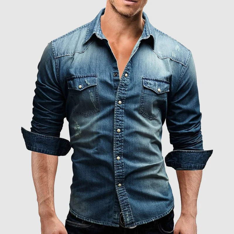 "Herr retro denim skjorta med button-down design i ljusblå. Elegant och mångsidig för casual och formella tillfällen."