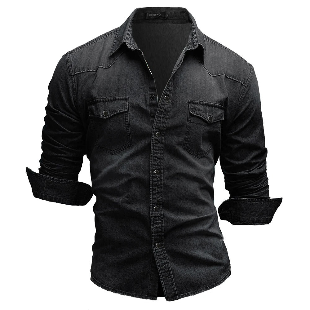 "Herr retro denim skjorta med button-down design i ljusblå. Elegant och mångsidig för casual och formella tillfällen."