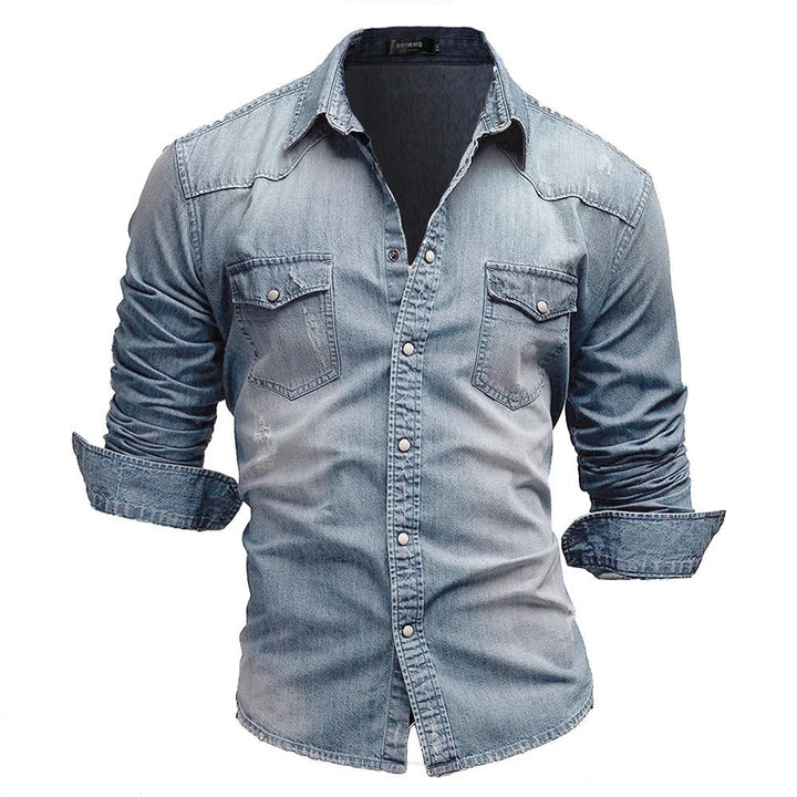 "Herr retro denim skjorta med button-down design i ljusblå. Elegant och mångsidig för casual och formella tillfällen."