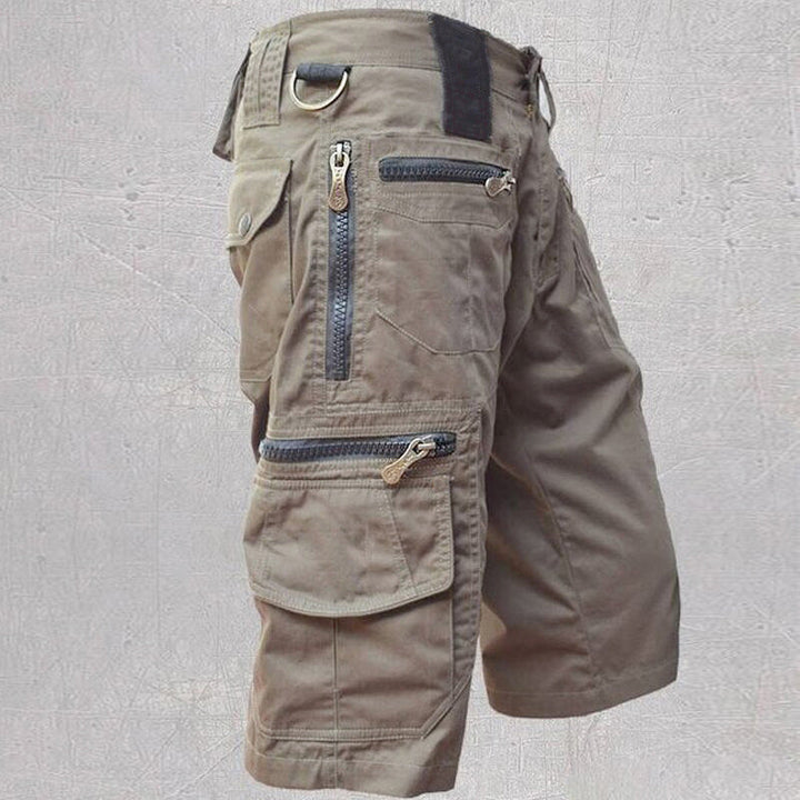 "Herr shorts i bomullsblandning med multifunktionell design, fickor och vattenavvisande egenskaper, perfekt för vardag."