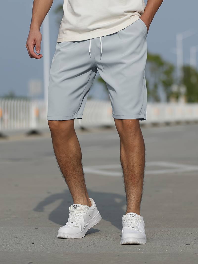 "Herr shorts i cordmaterial med justerbar snörning, avslappnad passform, beige färg för stil och komfort."