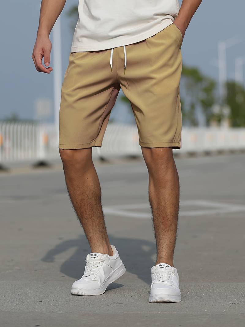 "Herr shorts i cordmaterial med justerbar snörning, avslappnad passform, beige färg för stil och komfort."