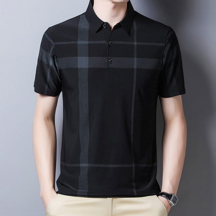 Herr Slim-Fit Rutig Pikétröja i svart, med kortärmad design och stilrent mönster.