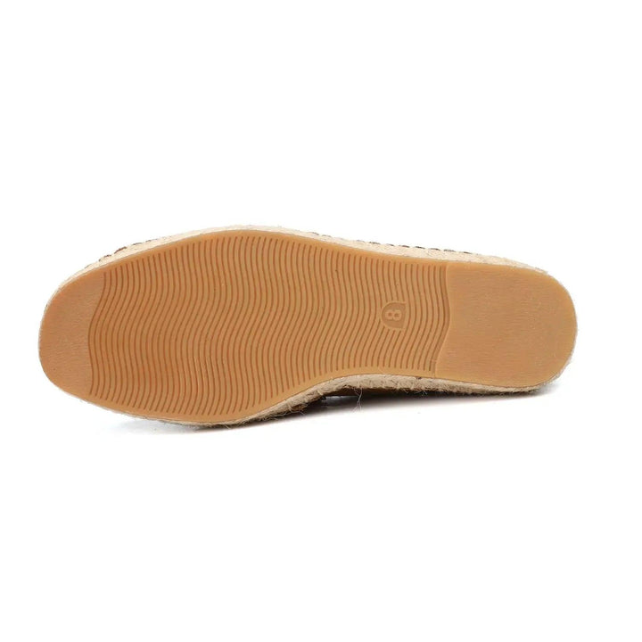 "Herr slip-on loafers med espadrille stil, mjuk mocka ovandel, gummisula, neutrala färger som beige och brun."