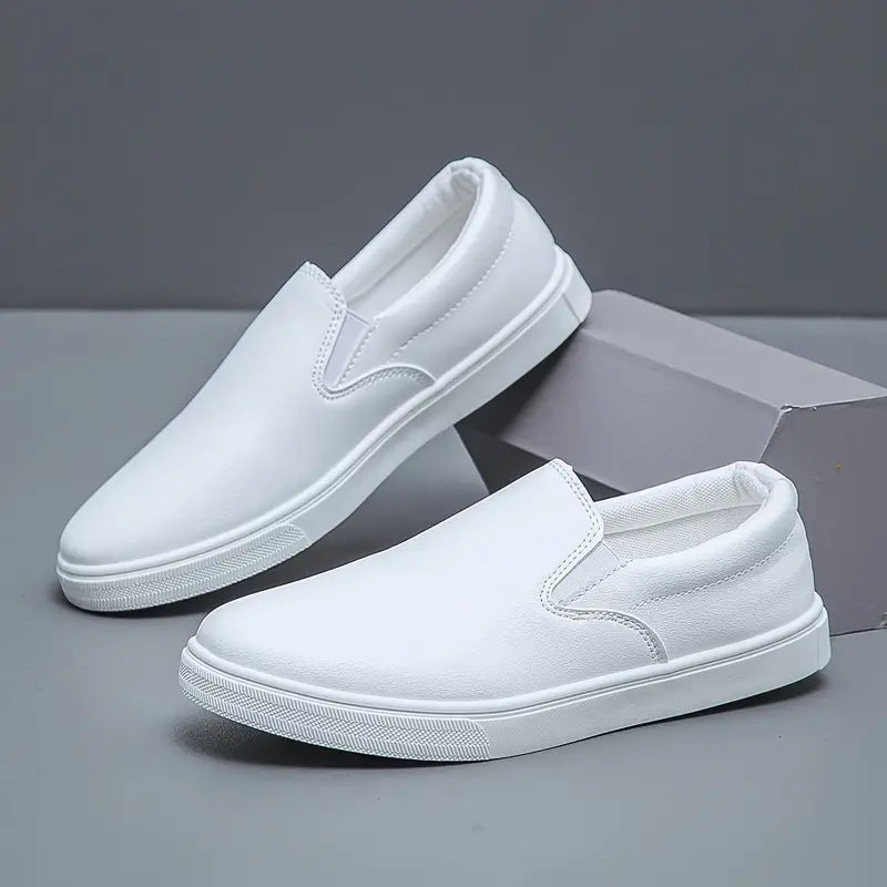 "Herr slippers i textil med elegant slip-on design, perfekt för komfort och stil. Idealisk för moderna män."