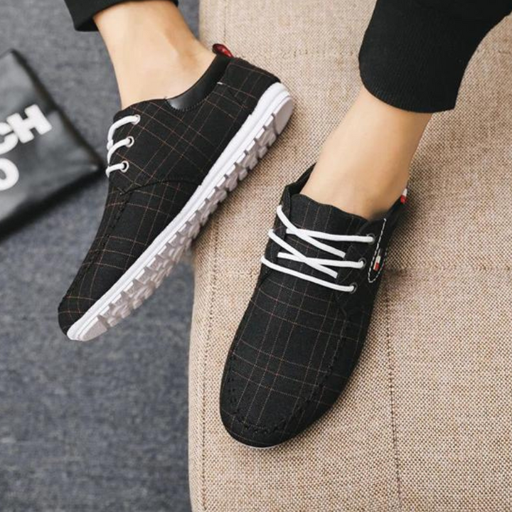 Herr sneakers i andningsbar canvas med halkskydd, casual stil, robust gummisula, idealisk för alla tillfällen.