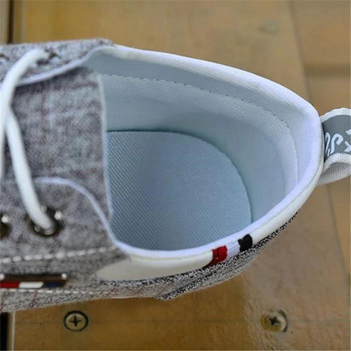 Herr sneakers i andningsbar canvas med halkskydd, casual stil, robust gummisula, idealisk för alla tillfällen.
