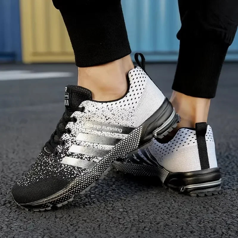 Herr sneakers låg topp i mesh, flerfärgad patchwork-design med andningsbar och halkfri sula för vardag och skateboarding.