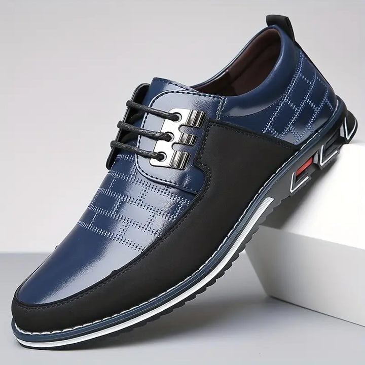 Herr sneakers med modern snörning, stilren silhuett och komfort. Perfekta för stadspromenader och olika outfits.