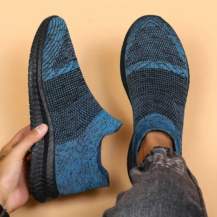 "Herr sockskor i textil och syntet med strumpliknande design, lätt flexibel sula, modern stil för aktiv eller avslappnad anvä