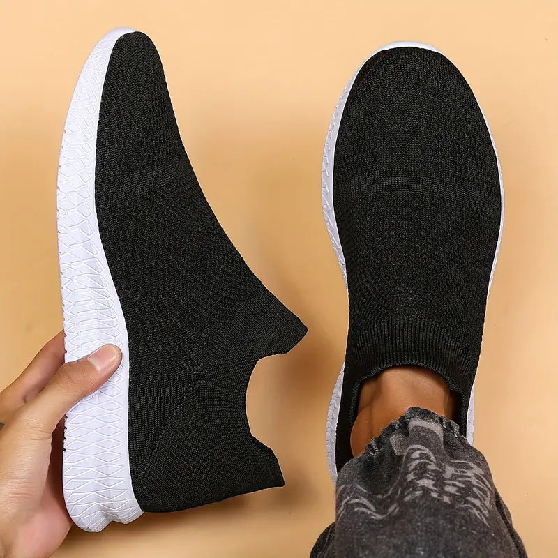 "Herr sockskor i textil och syntet med strumpliknande design, lätt flexibel sula, modern stil för aktiv eller avslappnad anvä