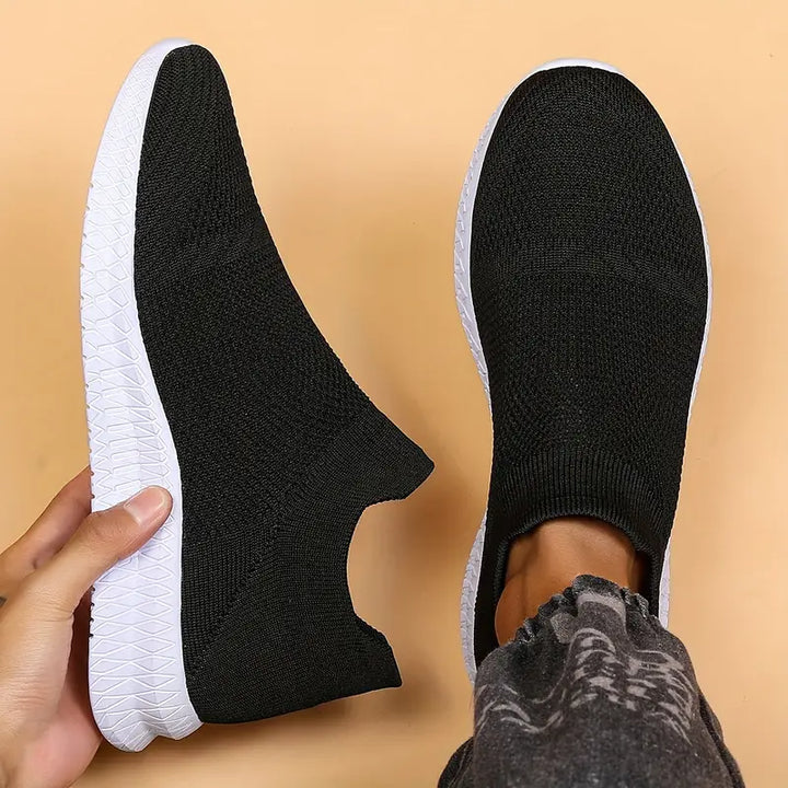"Herr sockskor i textil och syntet med strumpliknande design, lätt flexibel sula, modern stil för aktiv eller avslappnad anvä